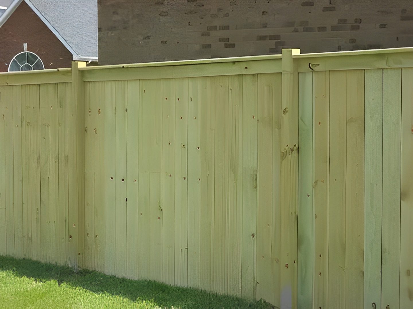 Cap Top Privacy Fence with Exposed Posts